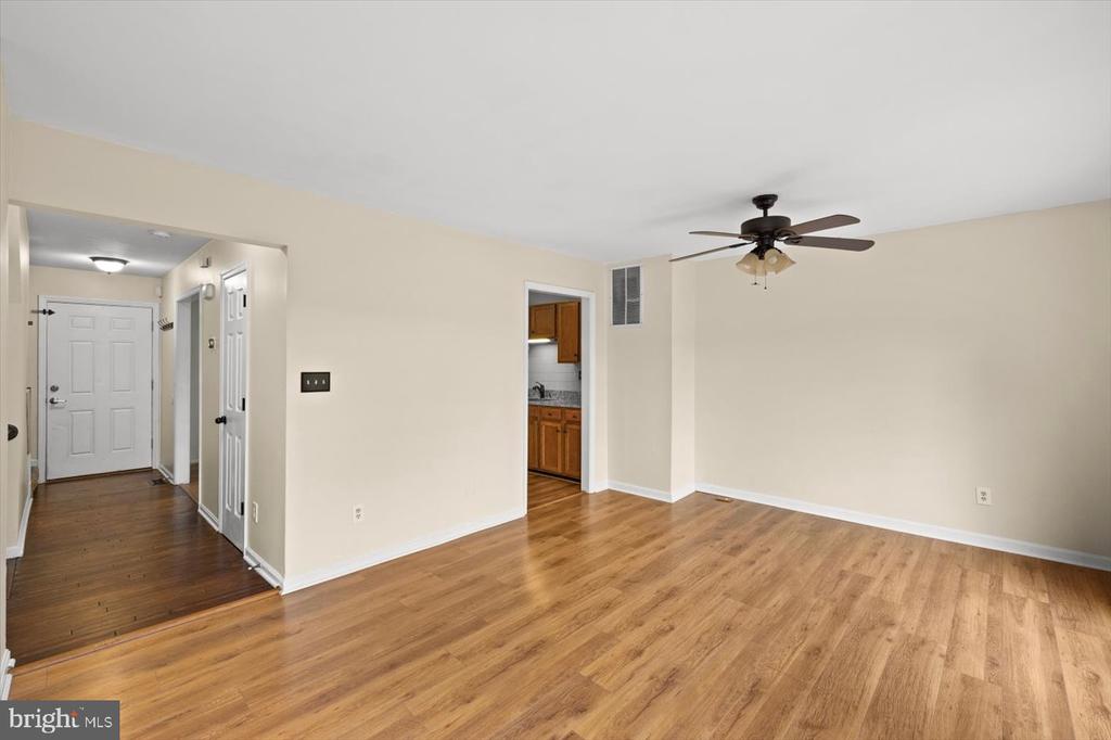 16 TALL OAKS COURT