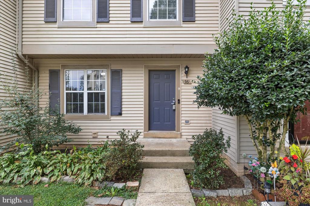 16 TALL OAKS COURT