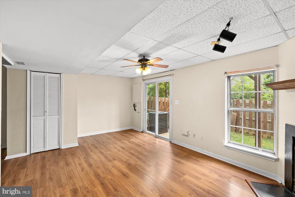 16 TALL OAKS COURT