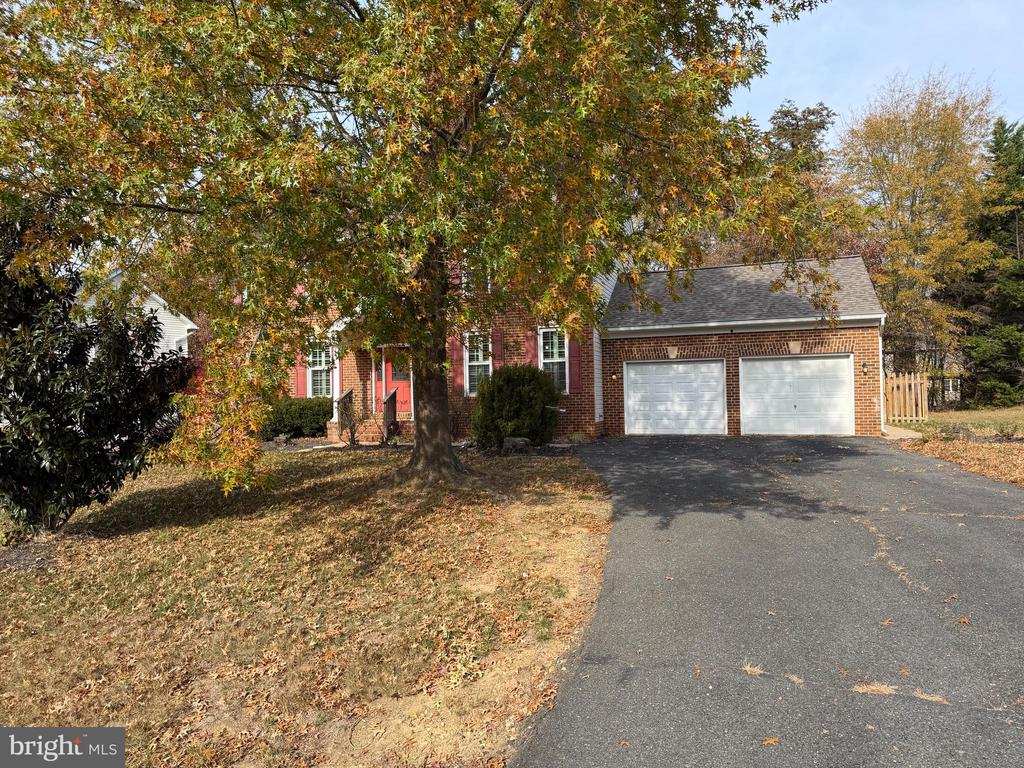 33 BROOKSTONE DRIVE