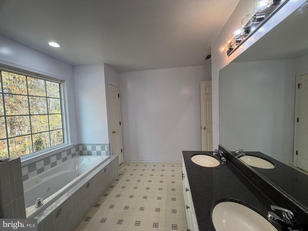 33 BROOKSTONE DRIVE