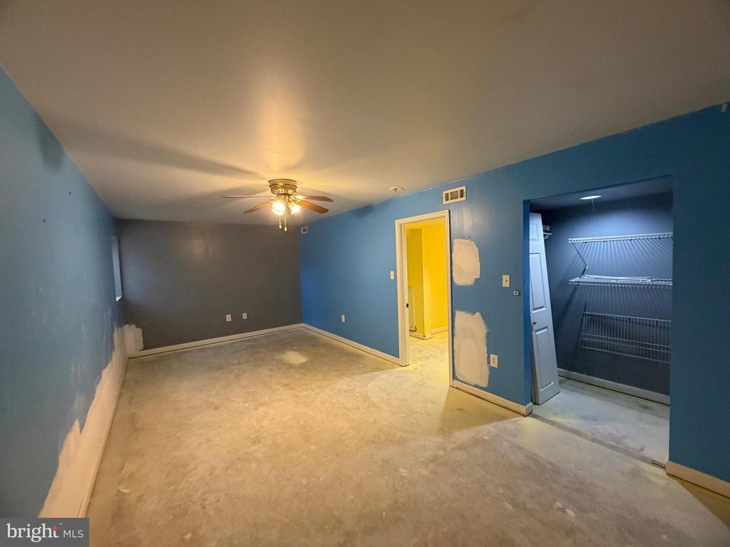 33 BROOKSTONE DRIVE