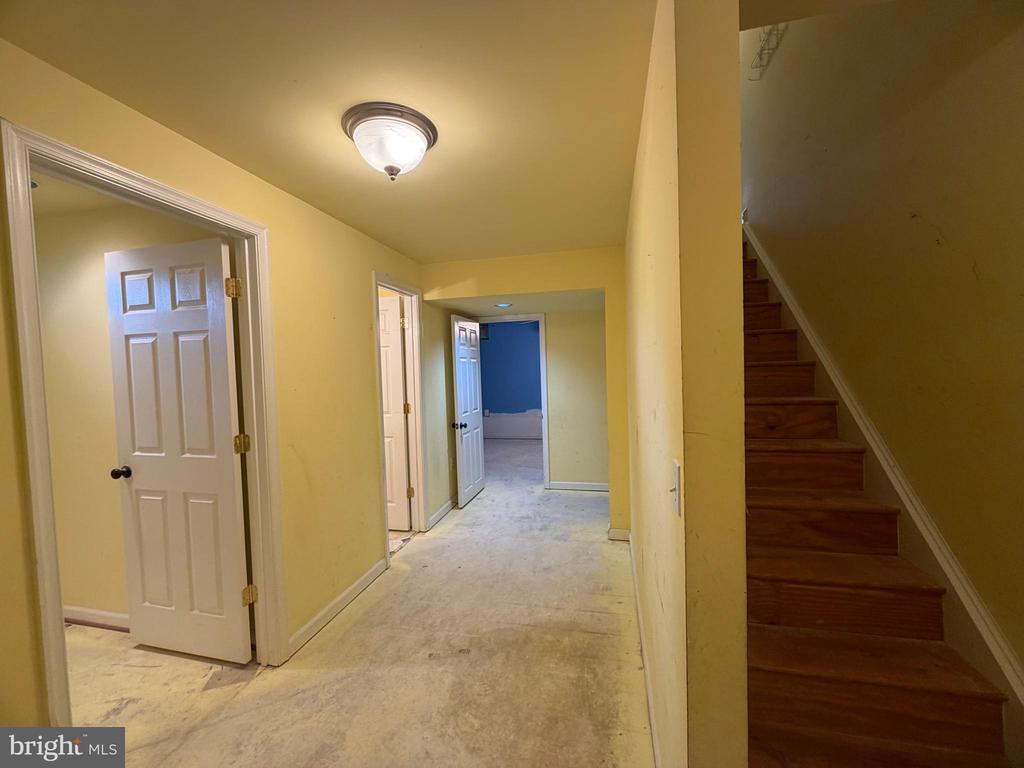 33 BROOKSTONE DRIVE