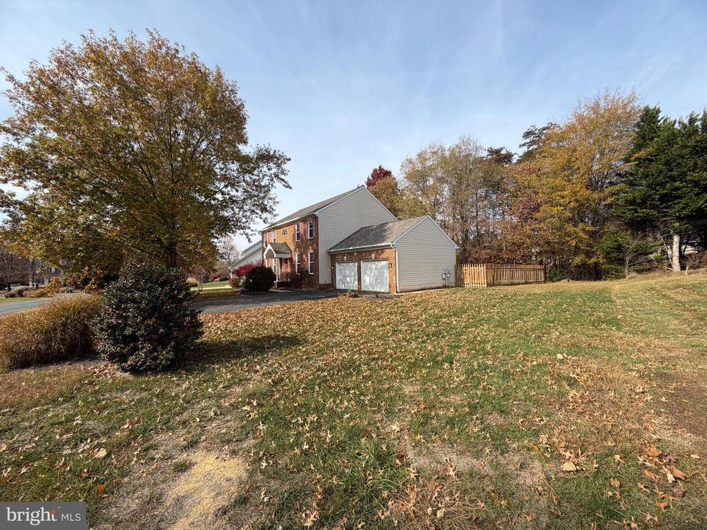 33 BROOKSTONE DRIVE