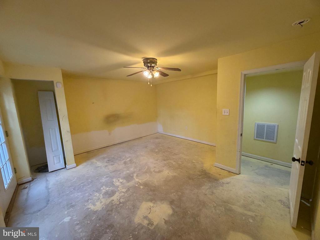 33 BROOKSTONE DRIVE