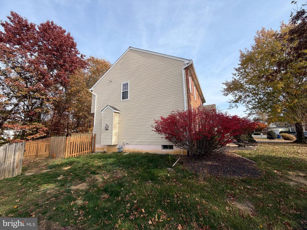 33 BROOKSTONE DRIVE