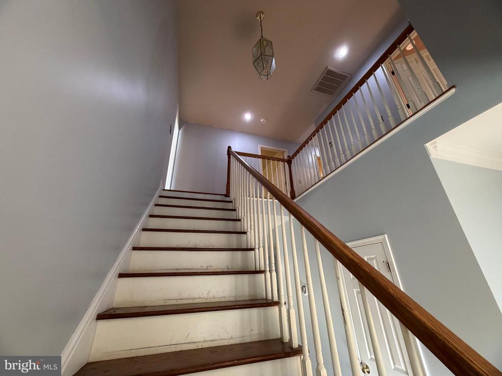33 BROOKSTONE DRIVE