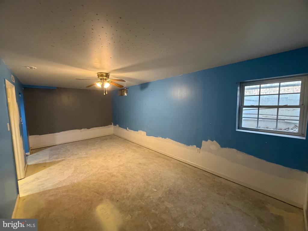 33 BROOKSTONE DRIVE