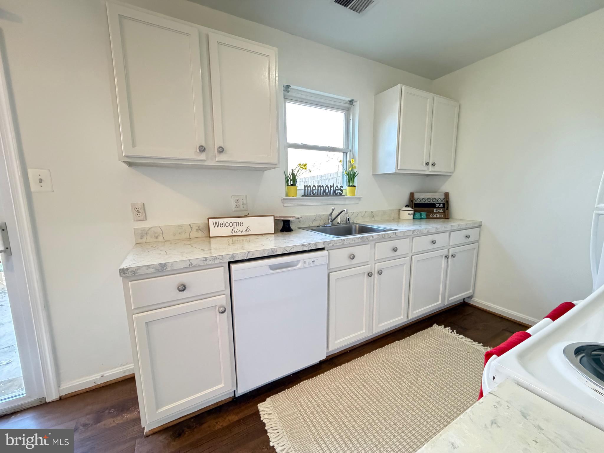 1241 THOMAS JEFFERSON PLACE