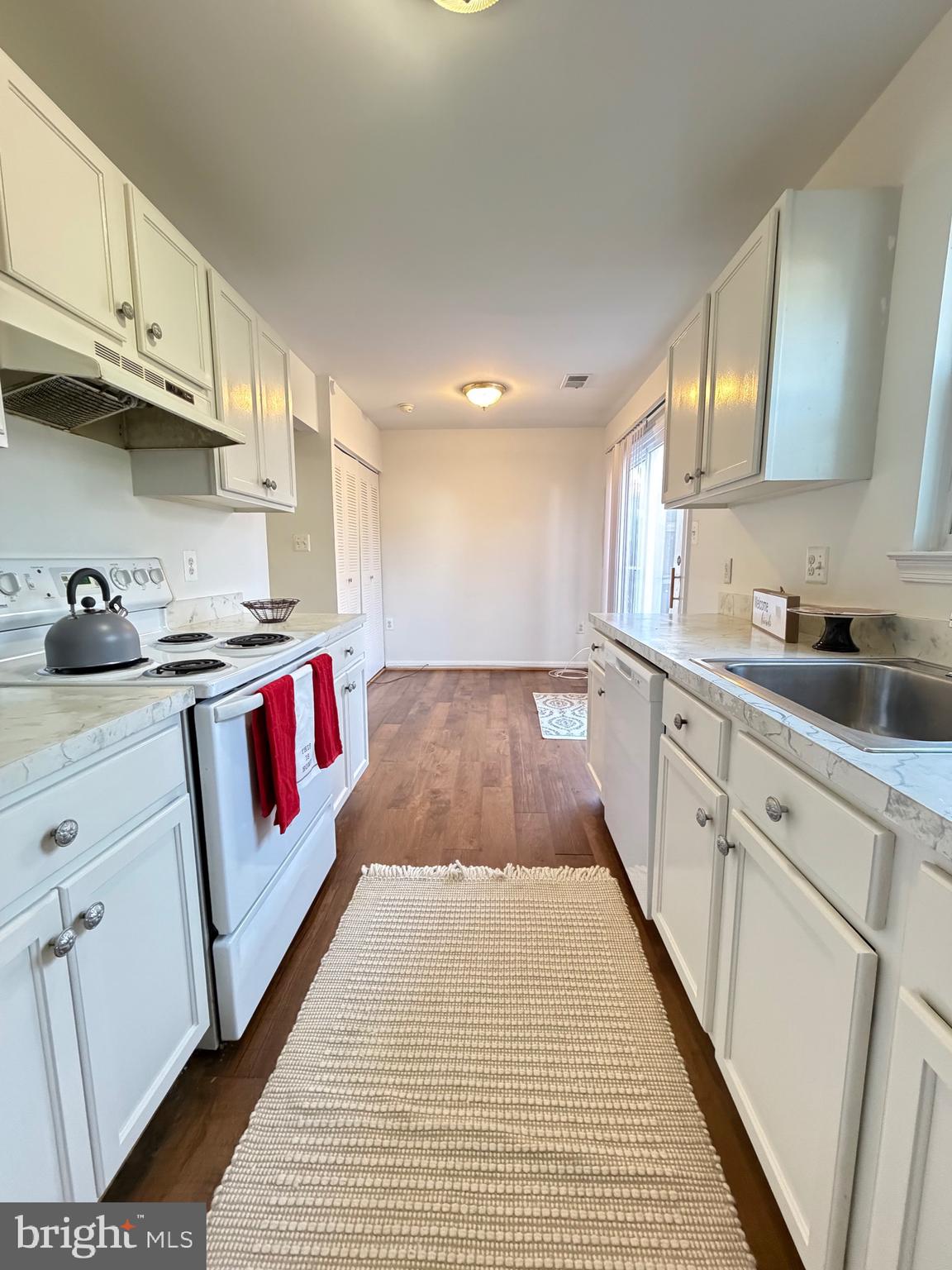 1241 THOMAS JEFFERSON PLACE