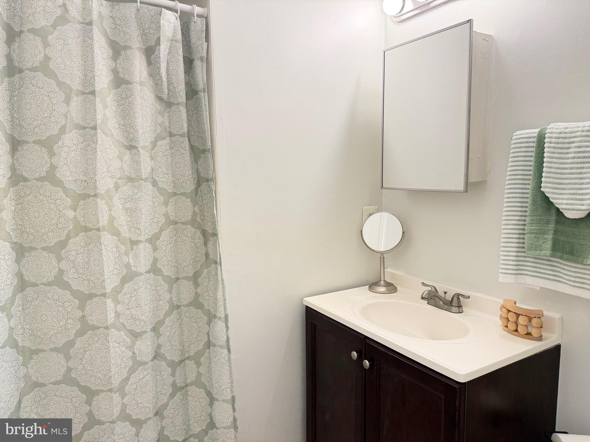 1241 THOMAS JEFFERSON PLACE