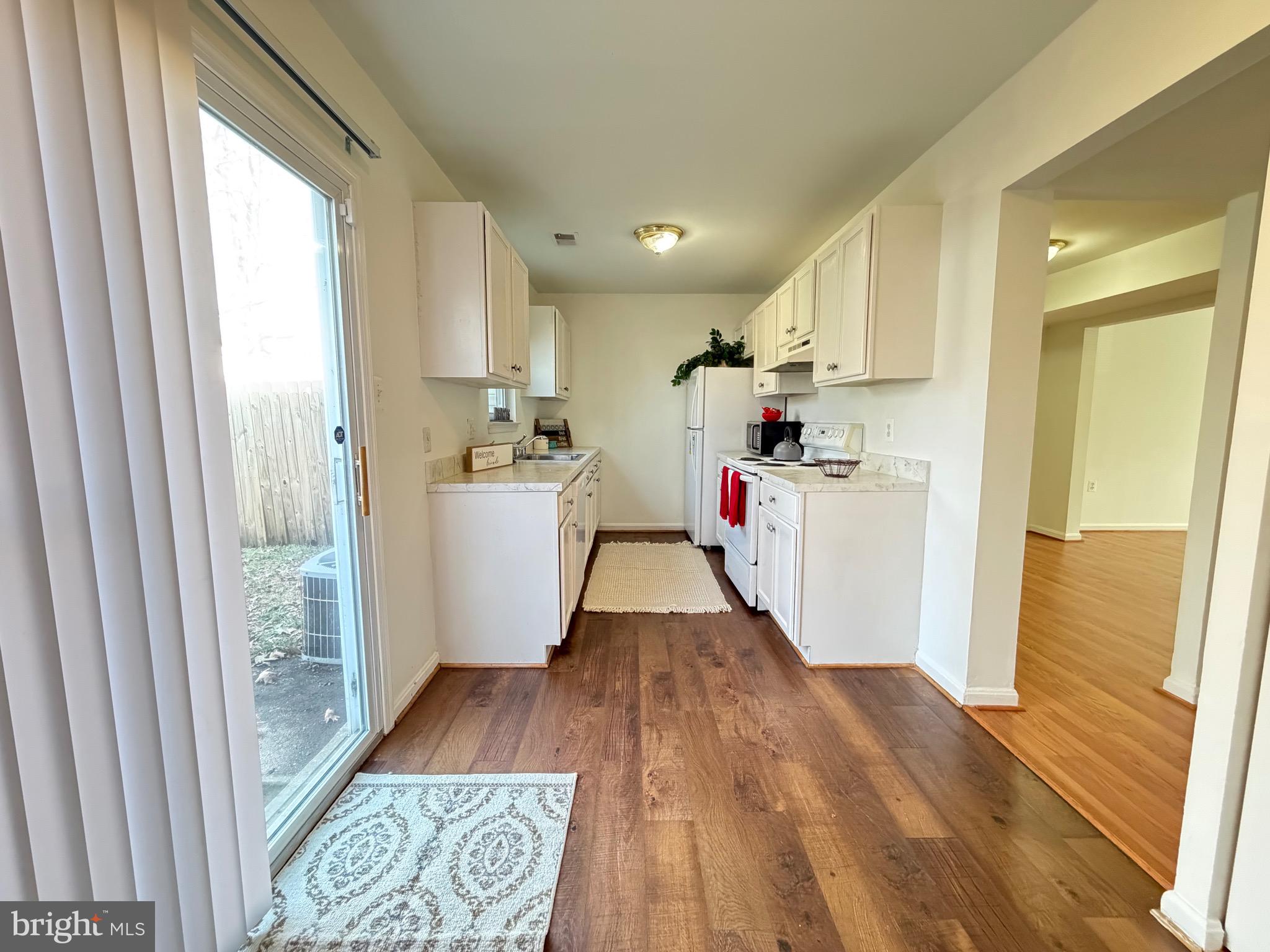 1241 THOMAS JEFFERSON PLACE