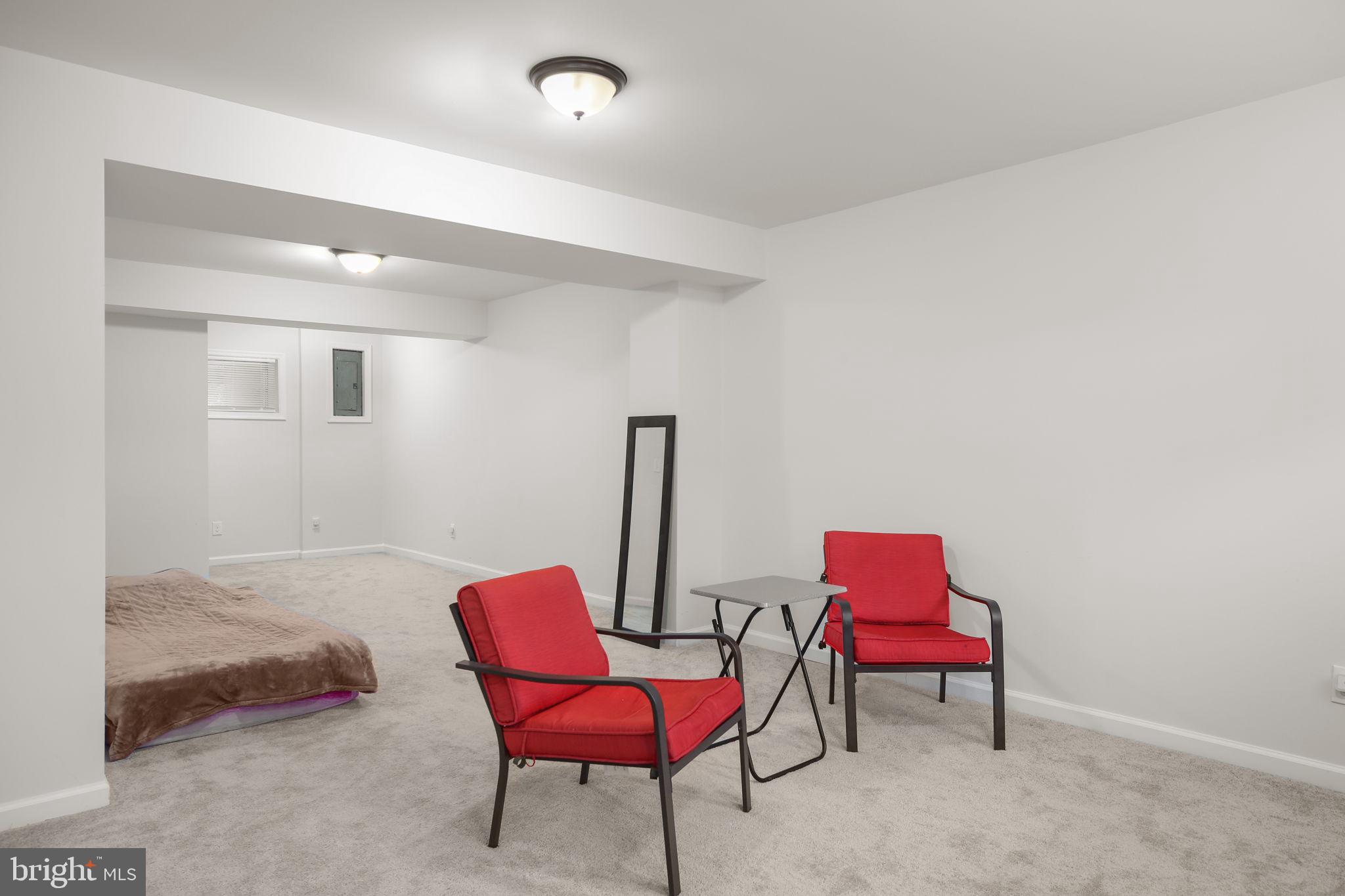 1109 THOMAS JEFFERSON PLACE