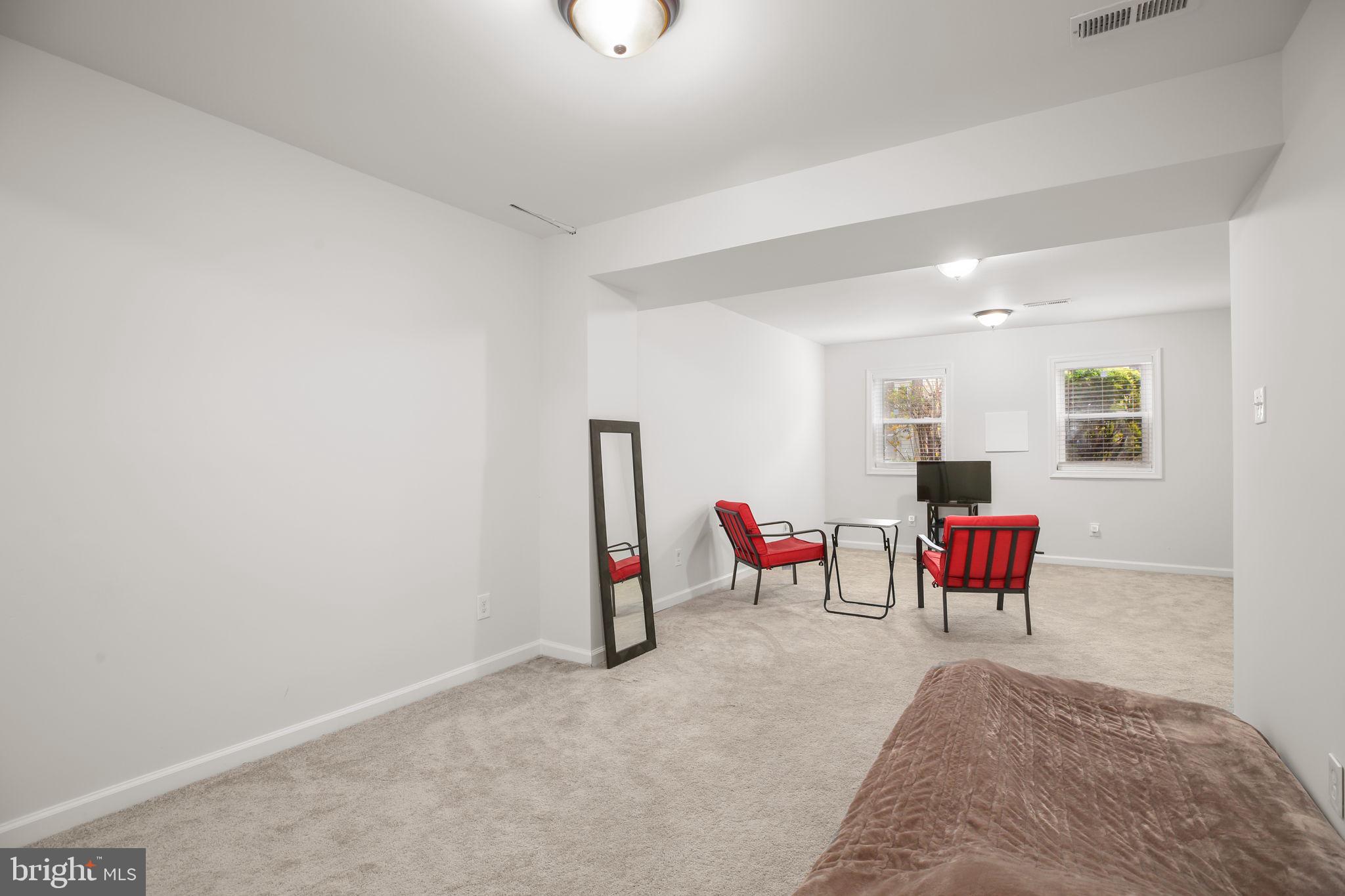 1109 THOMAS JEFFERSON PLACE