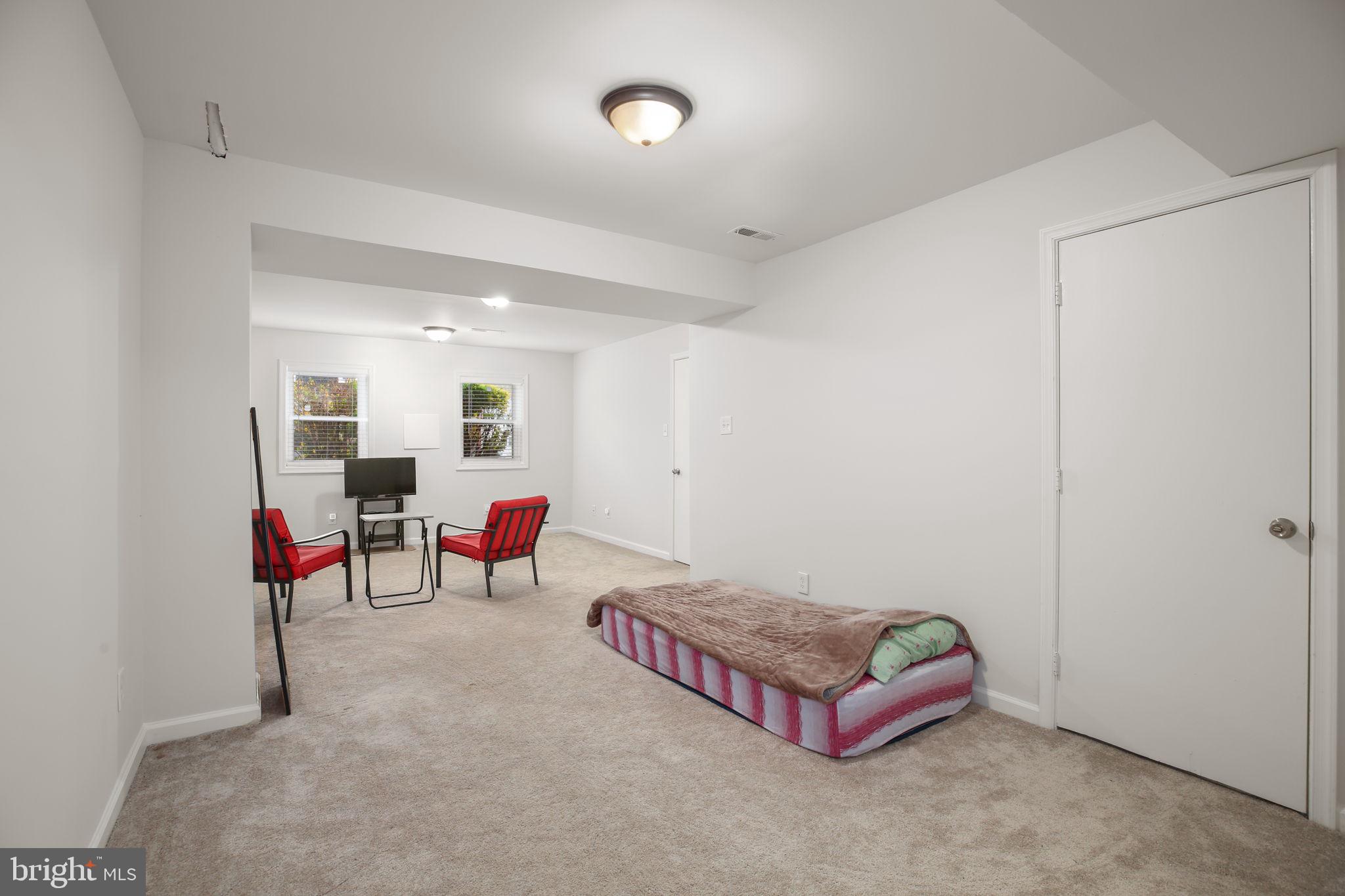 1109 THOMAS JEFFERSON PLACE