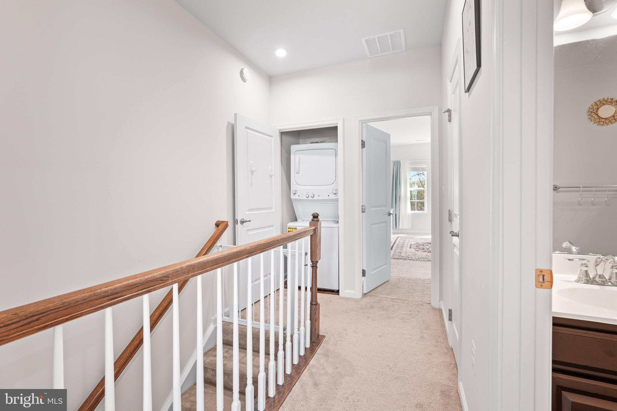 527 VIEW POINT WAY