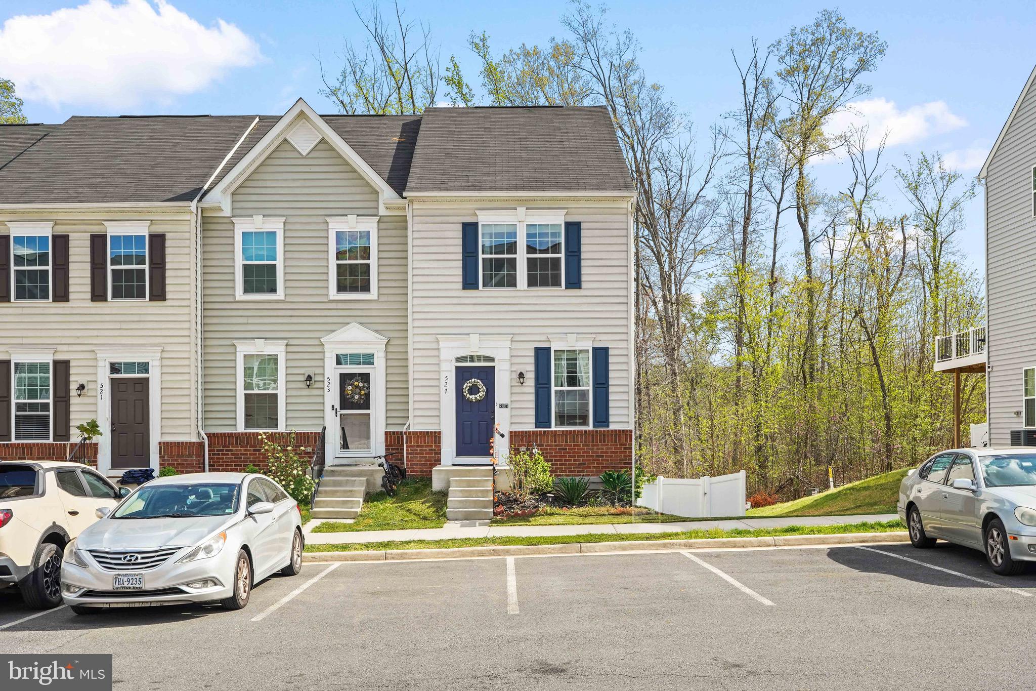 527 VIEW POINT WAY