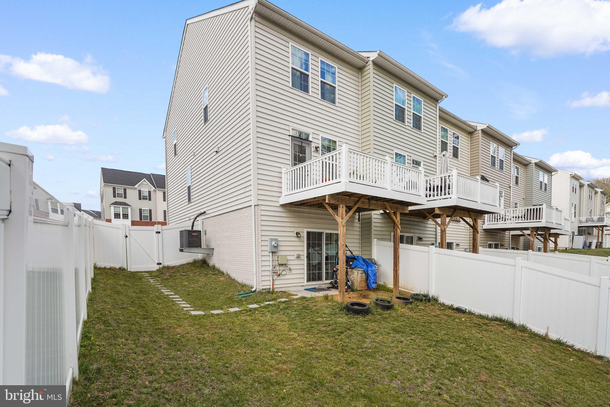 527 VIEW POINT WAY