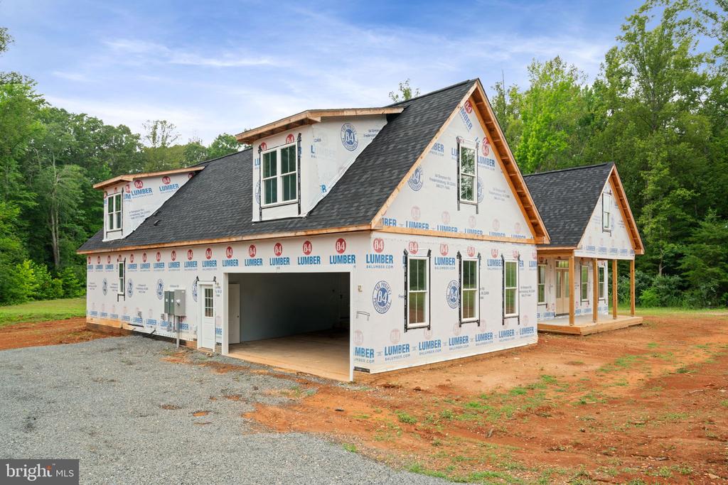 38 DAHLIA LANE