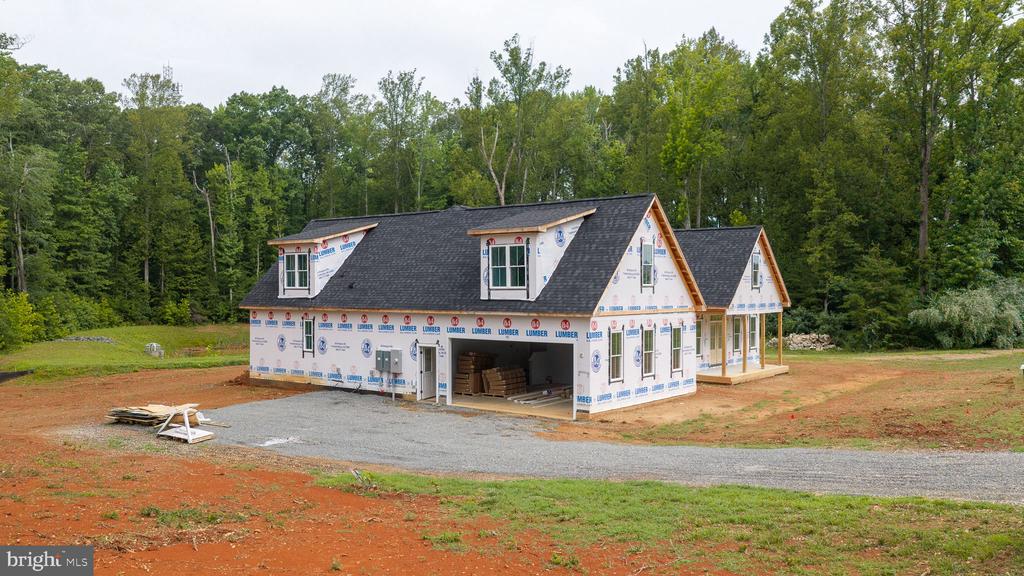 38 DAHLIA LANE