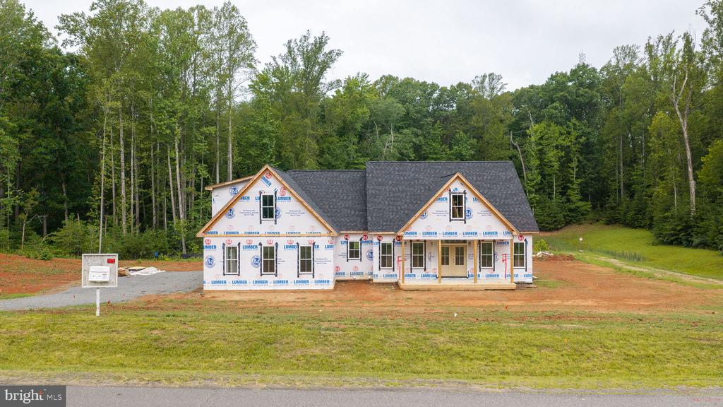 38 DAHLIA LANE