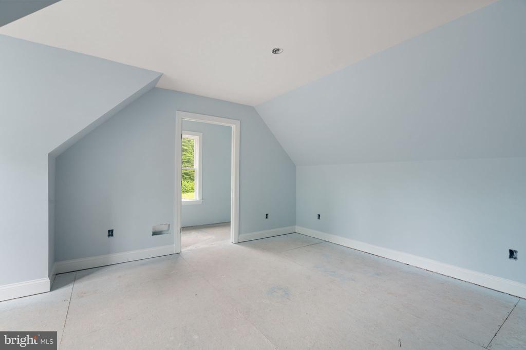 38 DAHLIA LANE