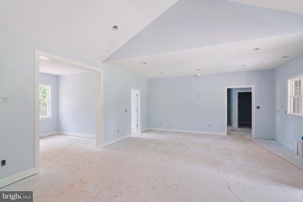 38 DAHLIA LANE