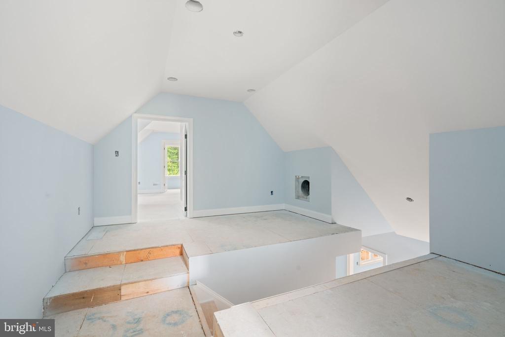 38 DAHLIA LANE