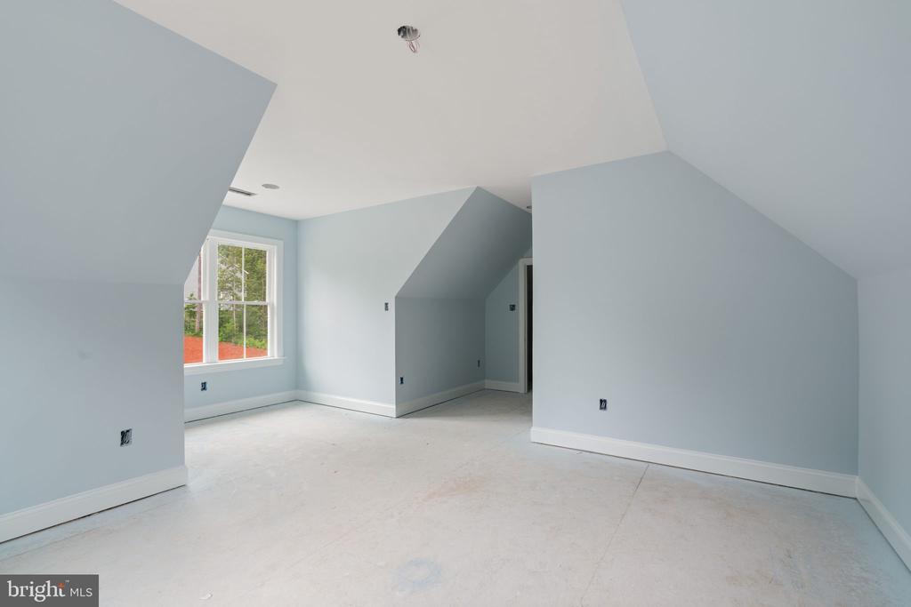 38 DAHLIA LANE
