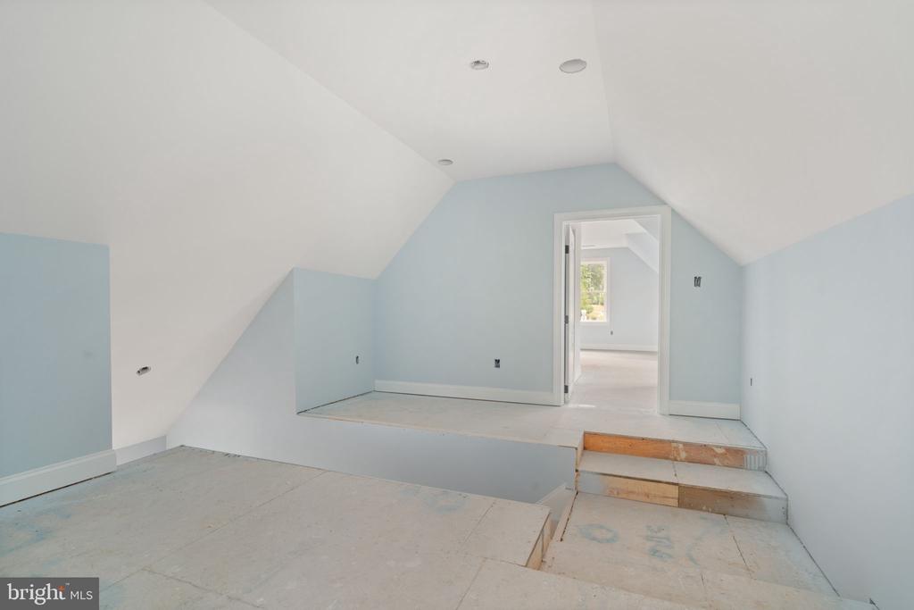 38 DAHLIA LANE