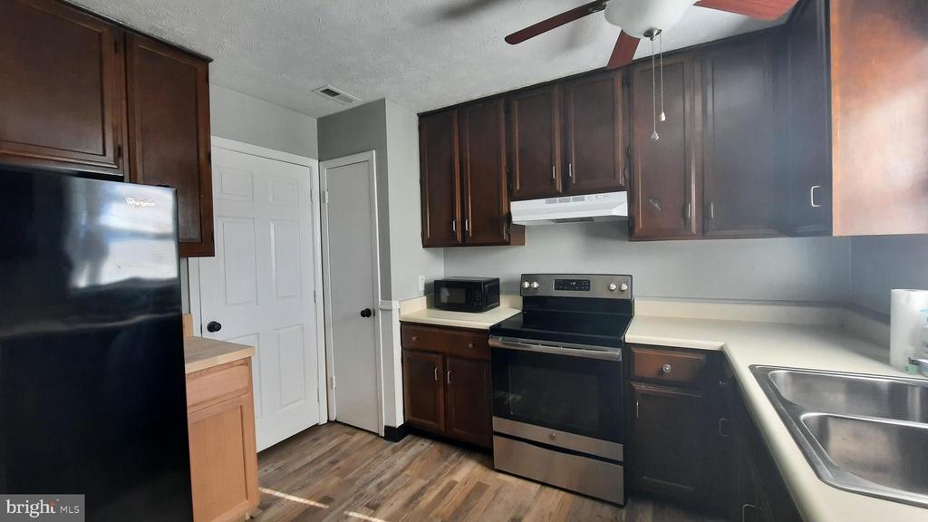 606 W 11TH STREET