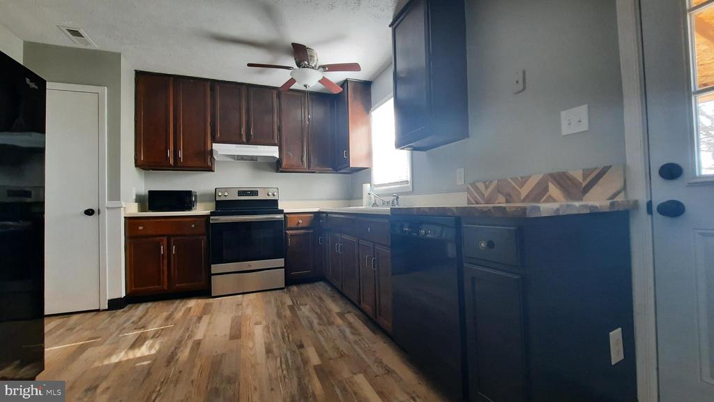 606 W 11TH STREET