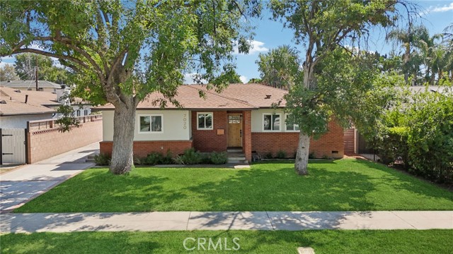 7020 Encino AVE