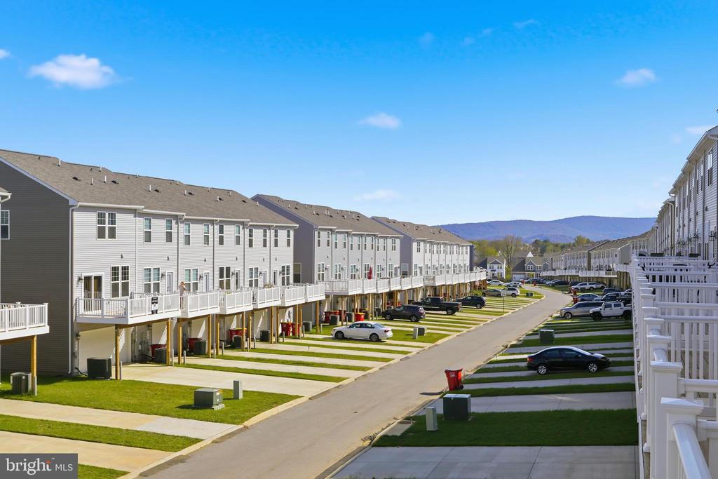 31 DEMOCRACY MEWS Unit: [467]