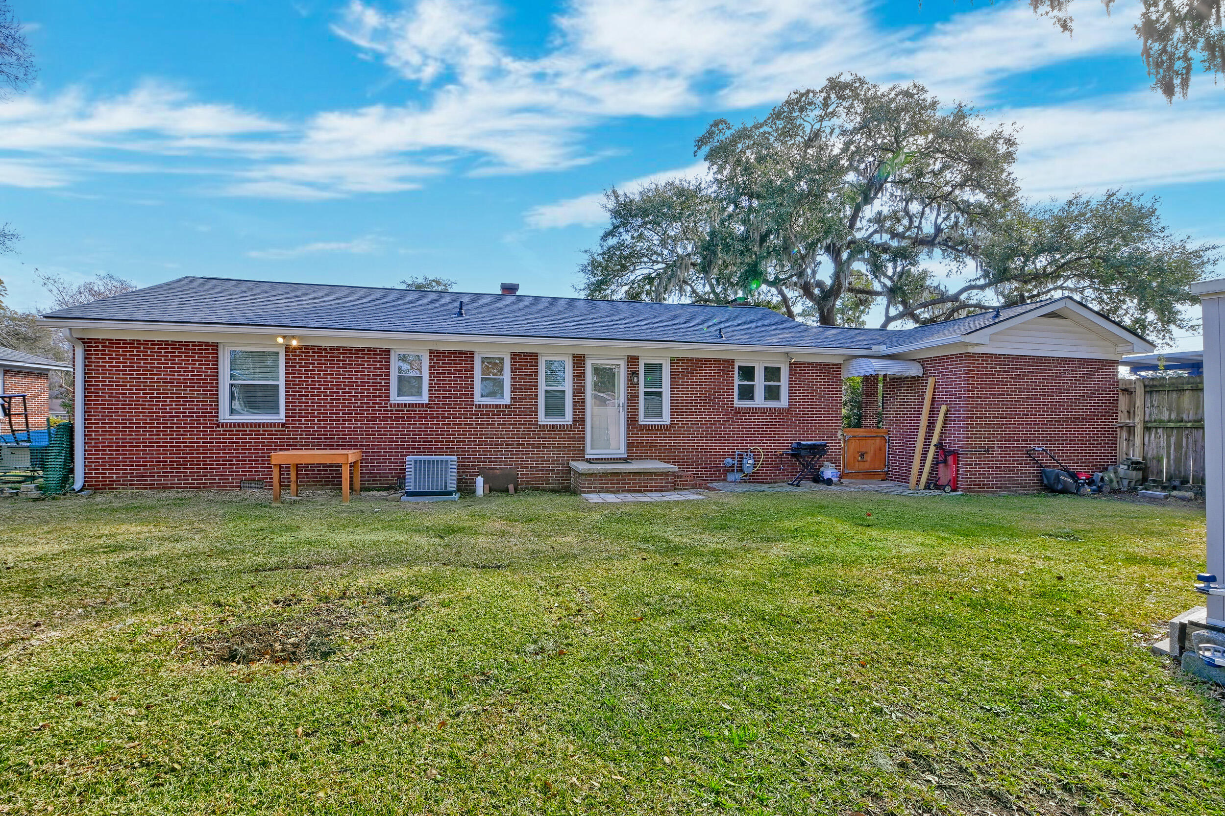 615 Wantoot Boulevard