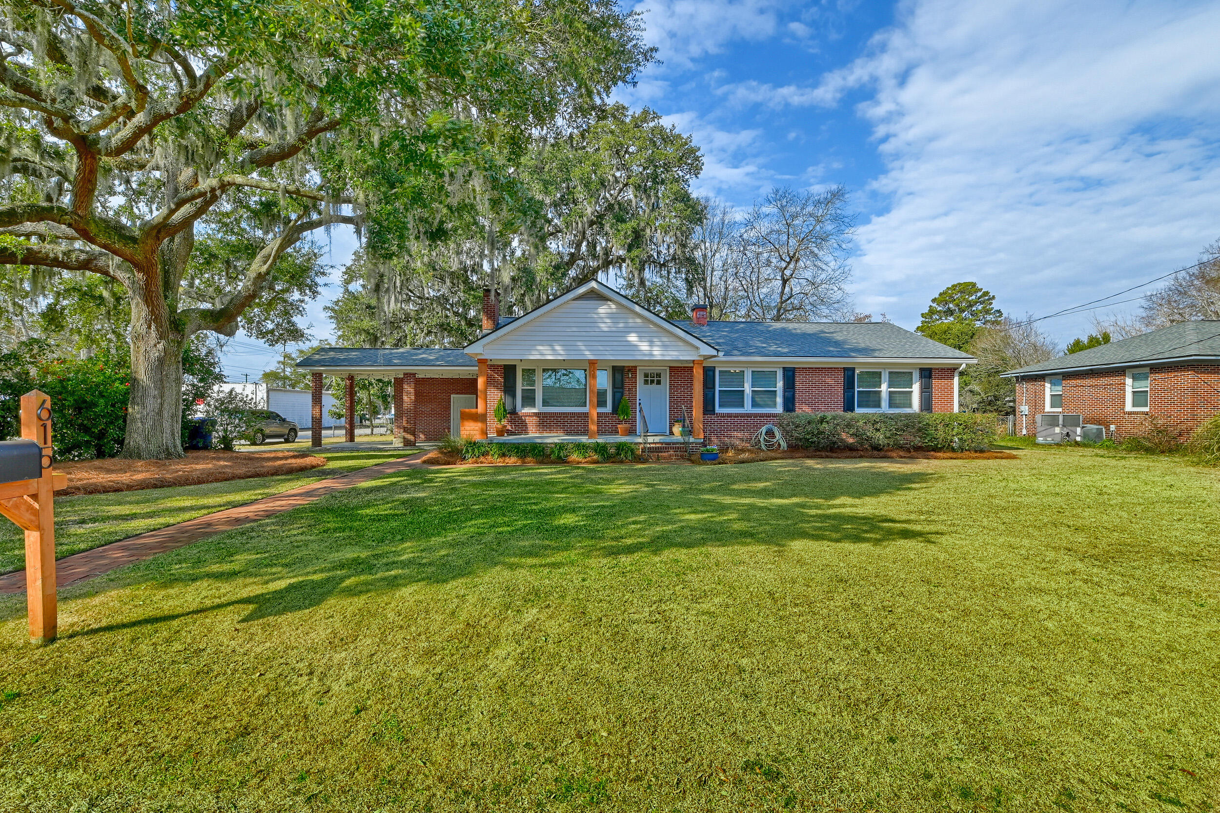 615 Wantoot Boulevard