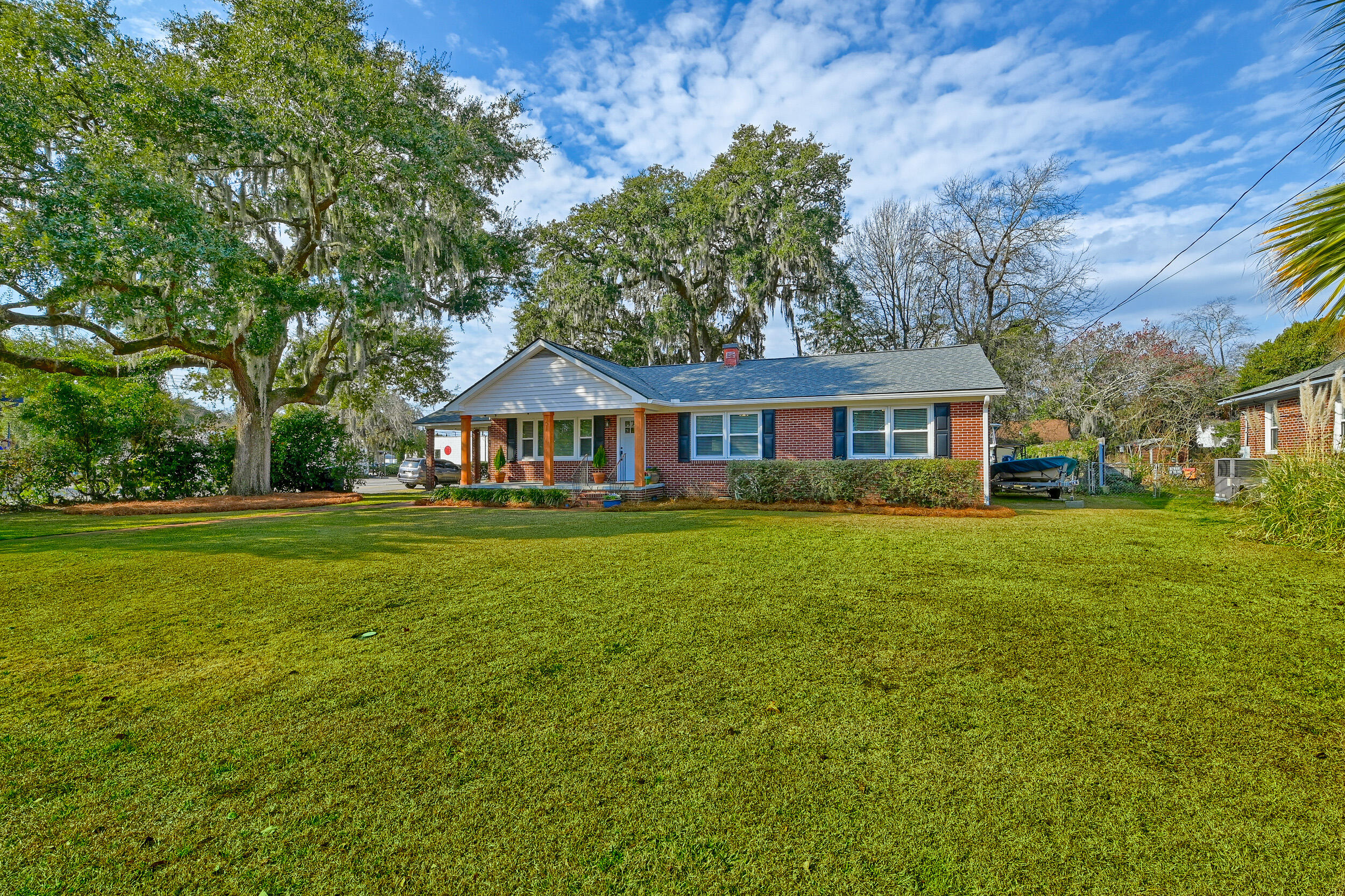 615 Wantoot Boulevard