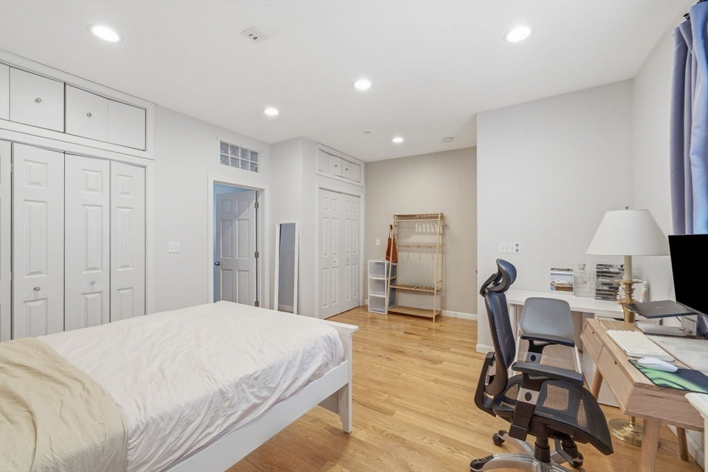 518 Main St # 2