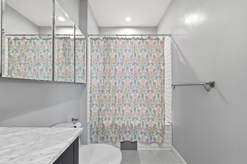 518 Main St # 2