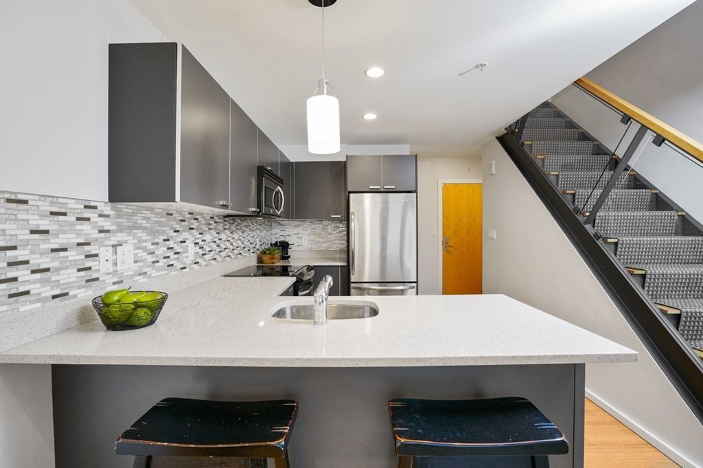 2 Earhart St # 117