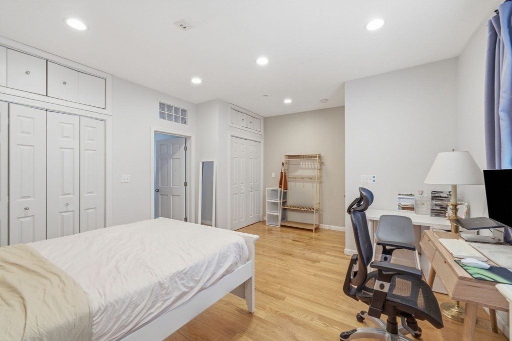 518 Main St # 2