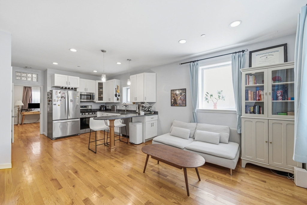 518 Main St # 2