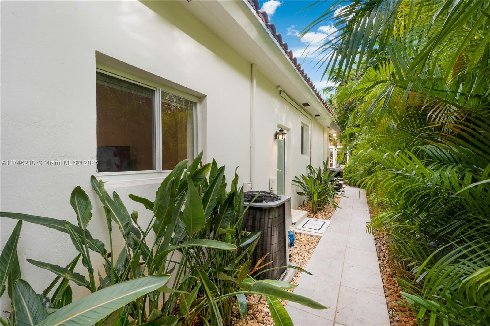1222 SW Coral Way
