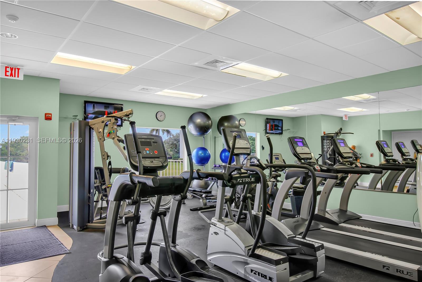 7 Colonial Club Dr # 302