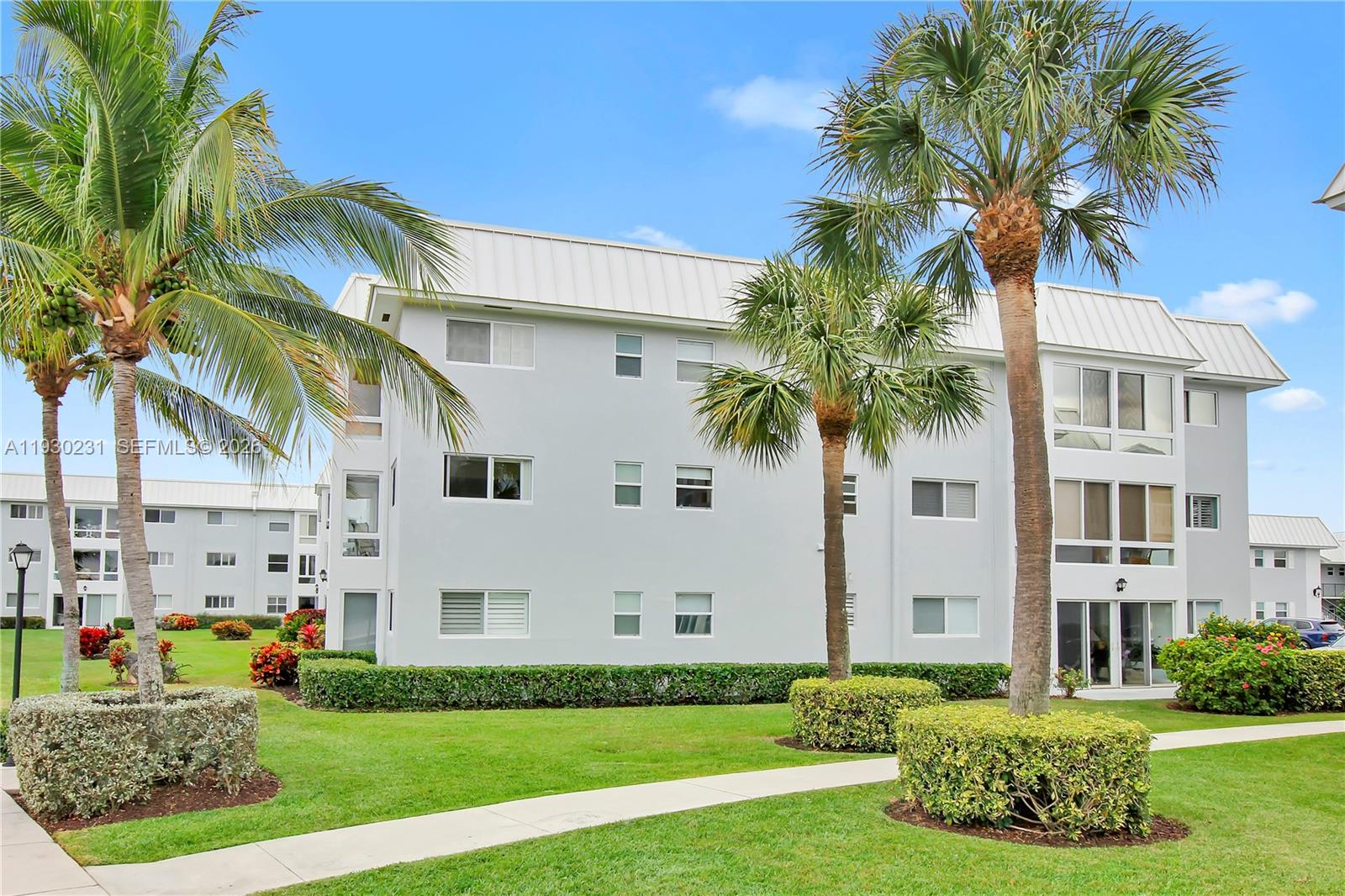 7 Colonial Club Dr # 302