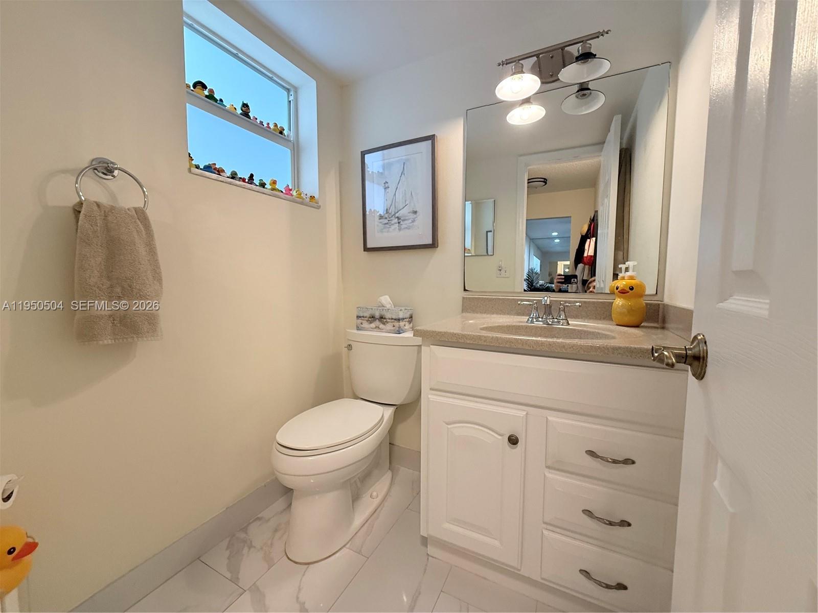 18 Colonial Club Dr # 202