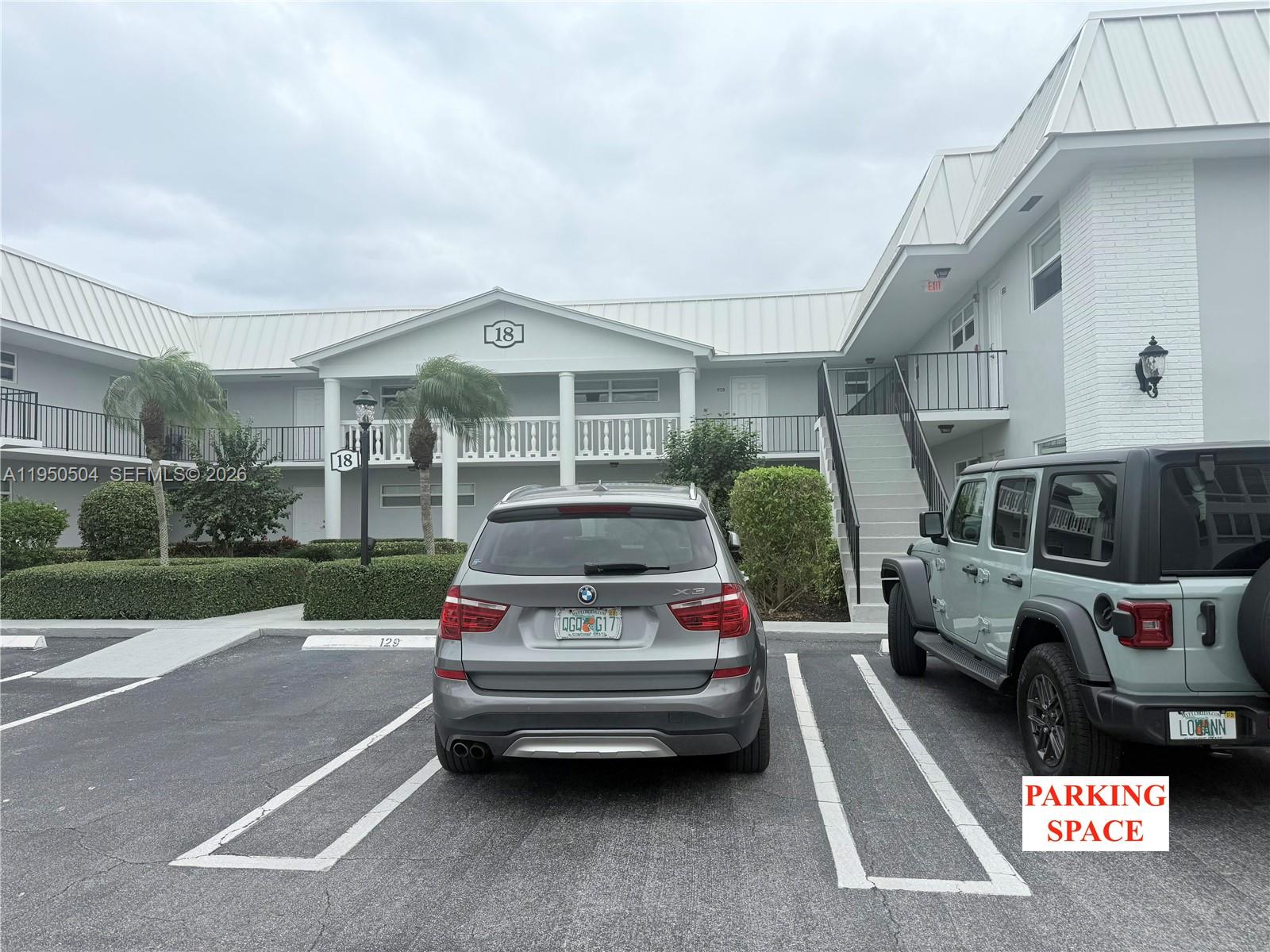 18 Colonial Club Dr # 202