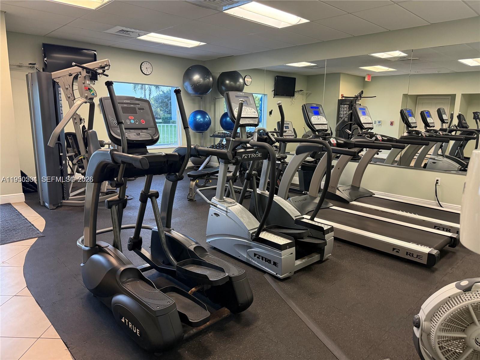 18 Colonial Club Dr # 202