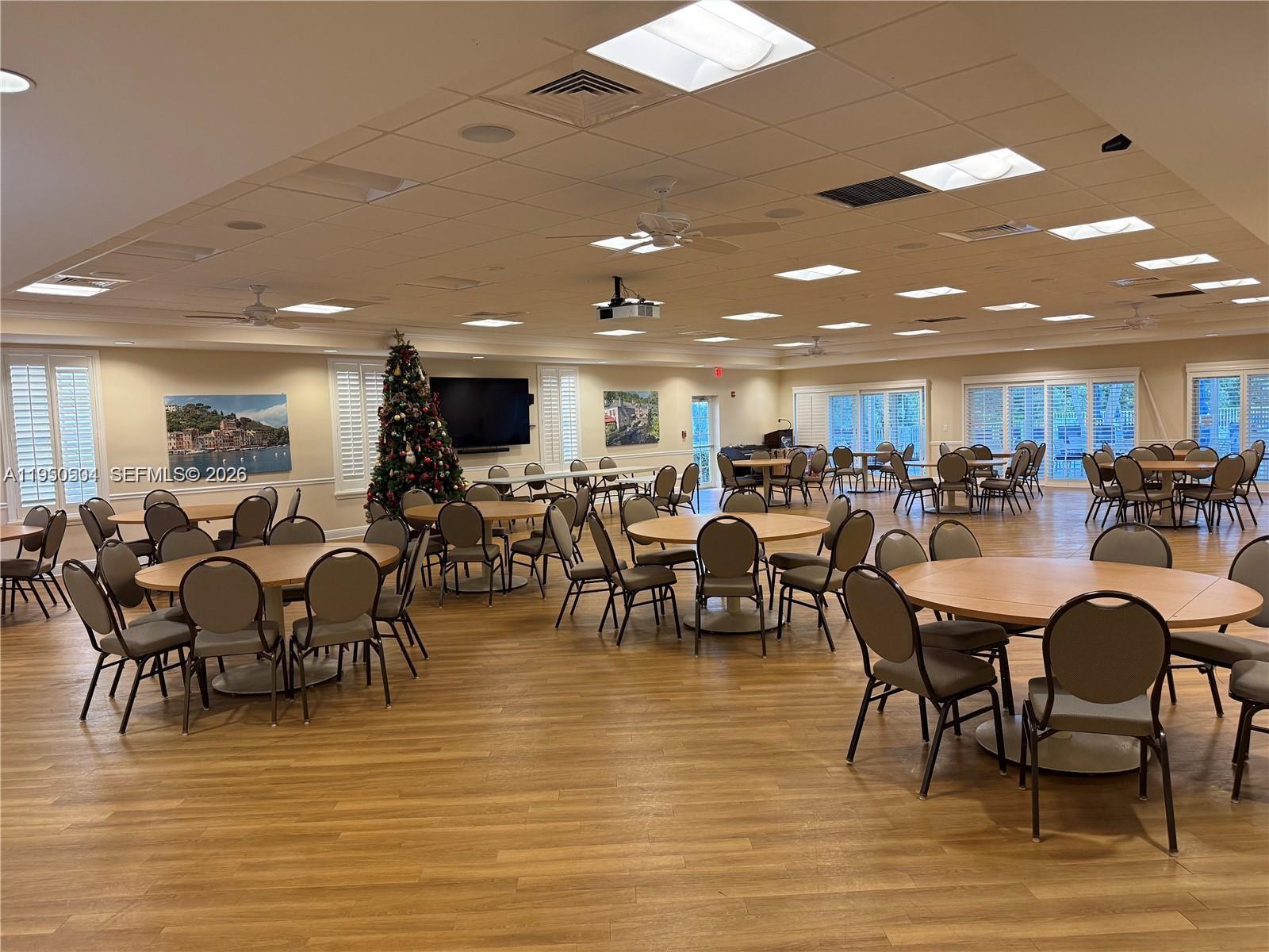 18 Colonial Club Dr # 202