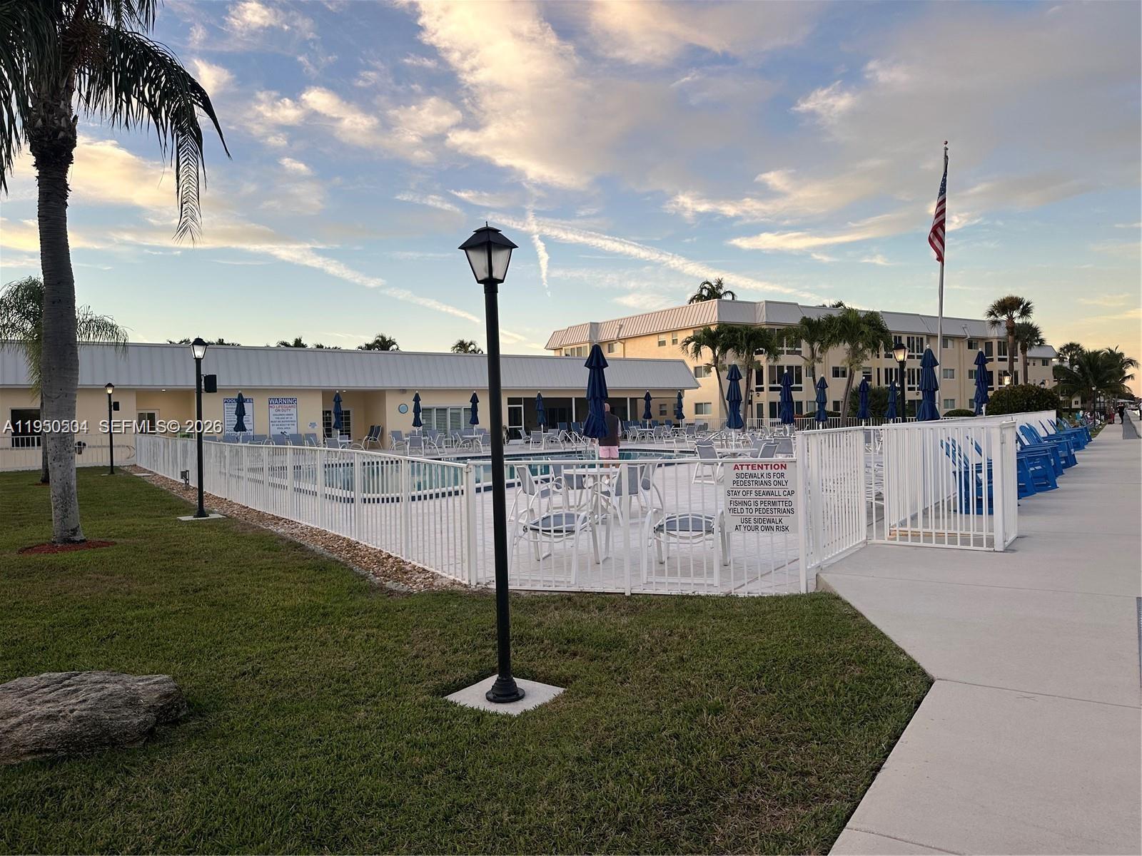 18 Colonial Club Dr # 202